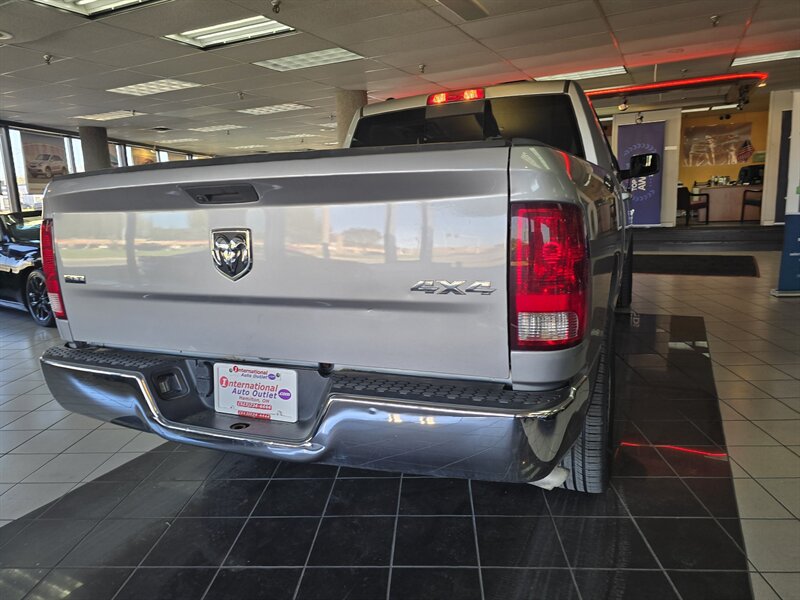 2020 RAM 1500 Classic SLT 4DR CREW 4X4 - Photo 3 - Hamilton, OH 45015