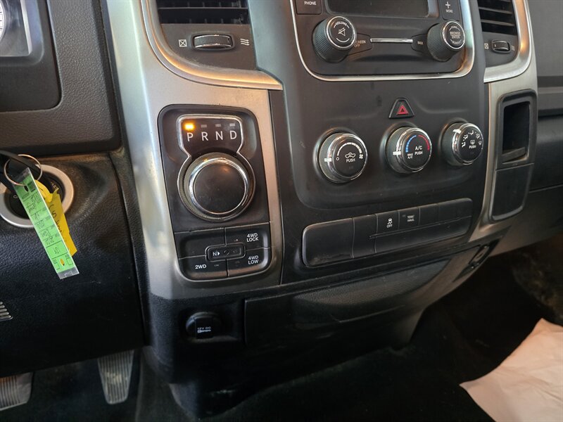 2020 RAM 1500 Classic SLT 4DR CREW 4X4 - Photo 25 - Hamilton, OH 45015