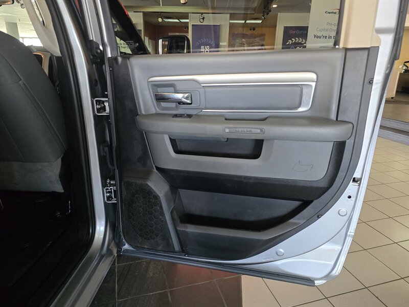 2020 RAM 1500 Classic SLT 4DR CREW 4X4 - Photo 17 - Hamilton, OH 45015