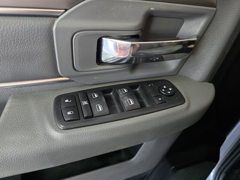 2020 RAM 1500 Classic SLT 4DR CREW 4X4 - Photo 20 - Hamilton, OH 45015