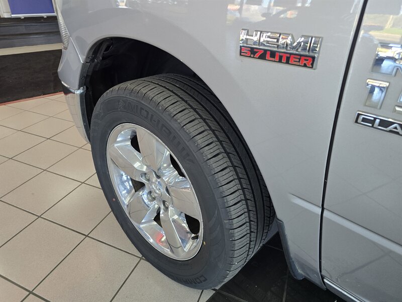 2020 RAM 1500 Classic SLT 4DR CREW 4X4 - Photo 32 - Hamilton, OH 45015