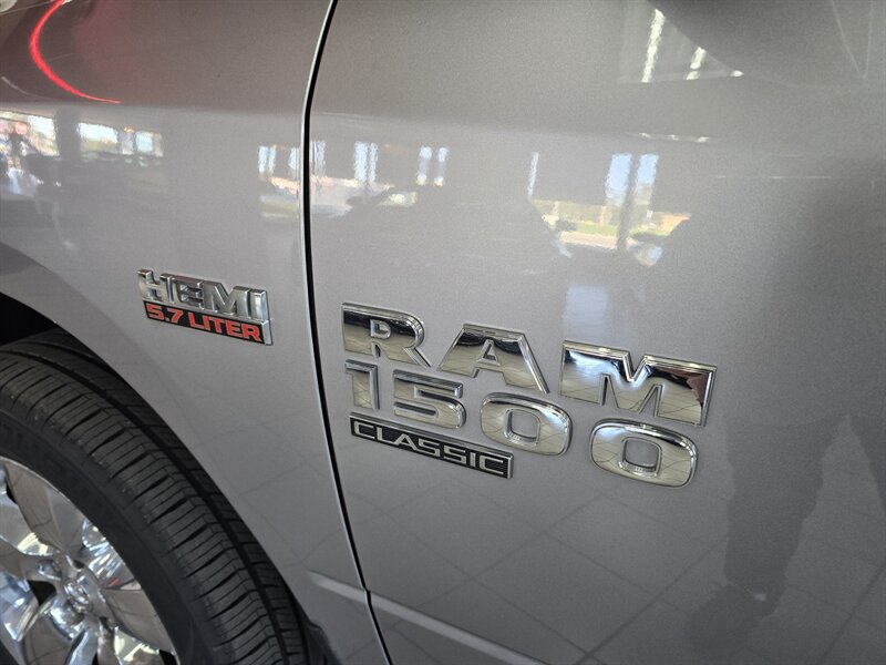 2020 RAM 1500 Classic SLT 4DR CREW 4X4 - Photo 27 - Hamilton, OH 45015