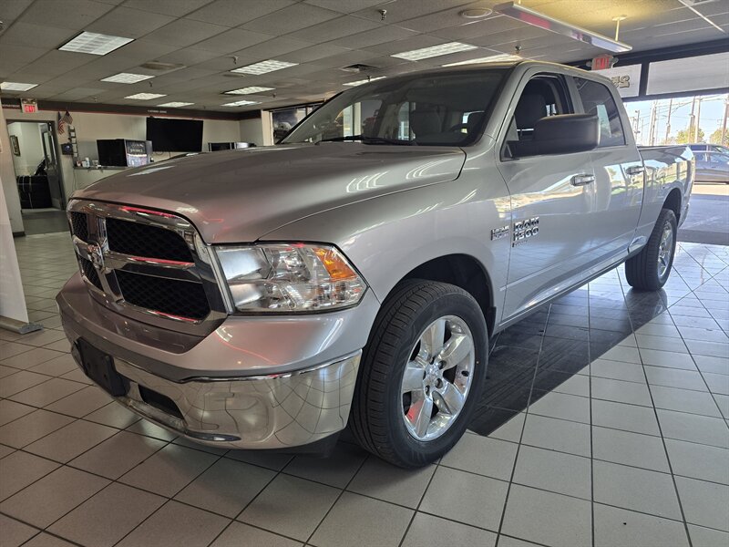 2020 RAM 1500 Classic SLT 4DR CREW 4X4   - Photo 1 - Hamilton, OH 45015