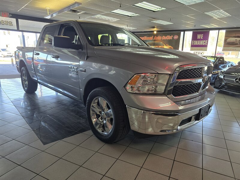 2020 RAM 1500 Classic SLT 4DR CREW 4X4 - Photo 5 - Hamilton, OH 45015