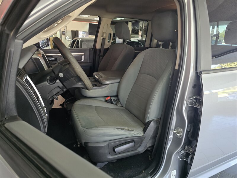 2020 RAM 1500 Classic SLT 4DR CREW 4X4 - Photo 9 - Hamilton, OH 45015