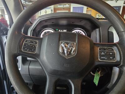2020 RAM 1500 Classic SLT 4DR CREW 4X4 - Photo 24 - Hamilton, OH 45015