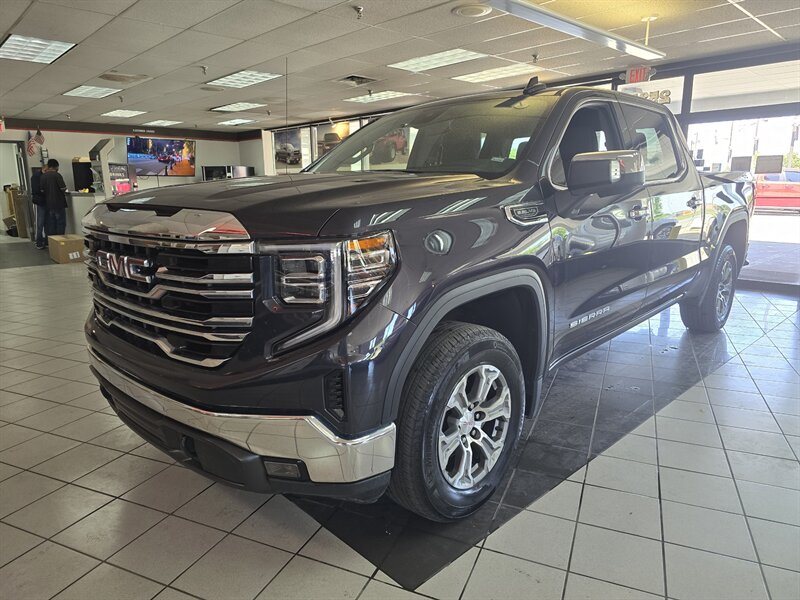 2025 GMC Sierra 1500 SLT   - Photo 1 - Hamilton, OH 45015