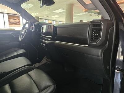 2025 GMC Sierra 1500 SLT   - Photo 14 - Hamilton, OH 45015
