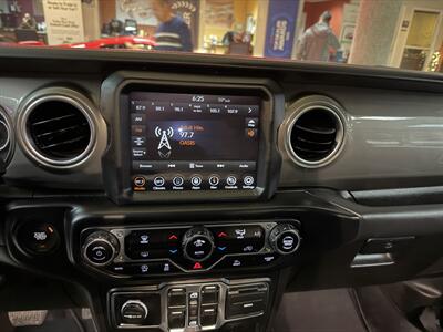 2023 Jeep Gladiator Overland   - Photo 15 - Hamilton, OH 45015