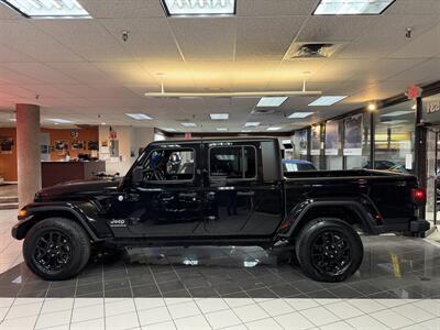 2023 Jeep Gladiator Overland   - Photo 2 - Hamilton, OH 45015