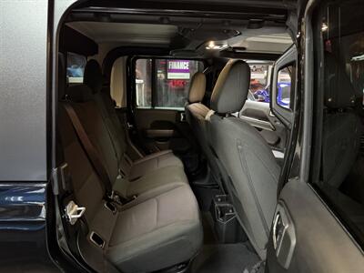 2023 Jeep Gladiator Overland   - Photo 23 - Hamilton, OH 45015