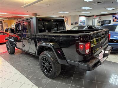 2023 Jeep Gladiator Overland   - Photo 8 - Hamilton, OH 45015