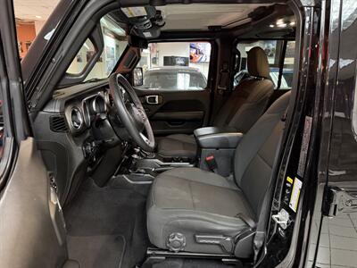 2023 Jeep Gladiator Overland   - Photo 9 - Hamilton, OH 45015