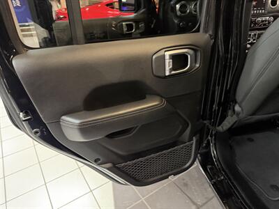 2023 Jeep Gladiator Overland   - Photo 22 - Hamilton, OH 45015