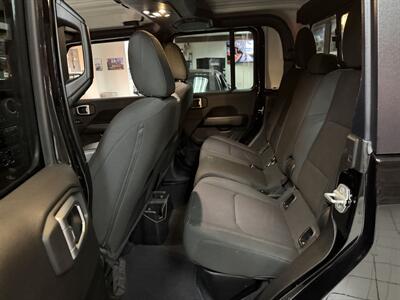 2023 Jeep Gladiator Overland   - Photo 21 - Hamilton, OH 45015