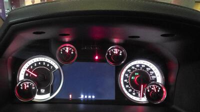 2016 RAM 1500 Sport 4DR CREW CAB 4X4   - Photo 12 - Hamilton, OH 45015