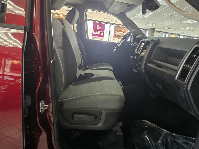 2017 RAM 1500 Express-CREW CAB-4X4-HEMI - Photo 13 - Hamilton, OH 45015