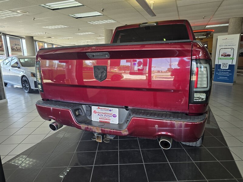 2017 RAM 1500 Express-CREW CAB-4X4-HEMI - Photo 4 - Hamilton, OH 45015