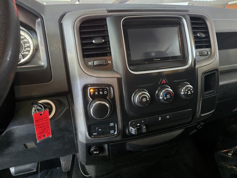 2017 RAM 1500 Express-CREW CAB-4X4-HEMI - Photo 26 - Hamilton, OH 45015