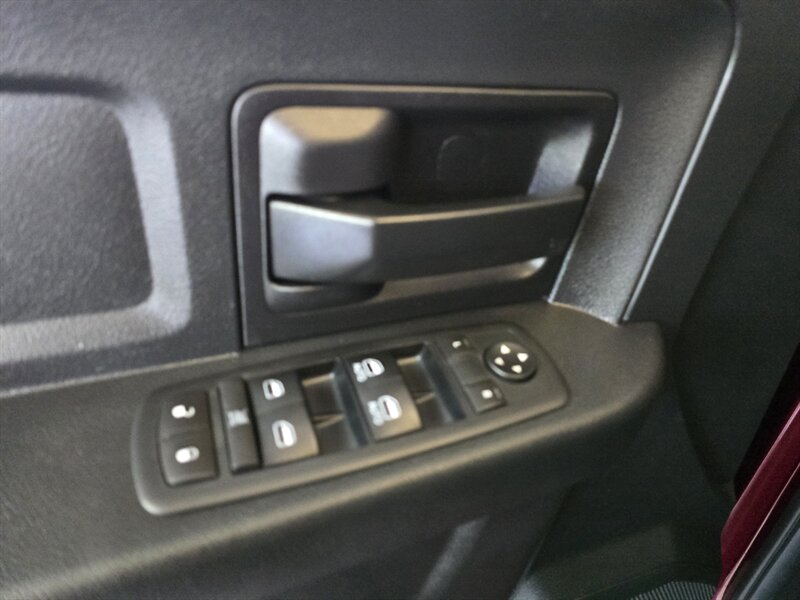 2017 RAM 1500 Express-CREW CAB-4X4-HEMI - Photo 16 - Hamilton, OH 45015