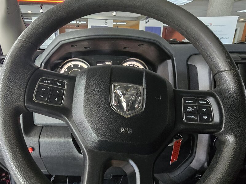 2017 RAM 1500 Express-CREW CAB-4X4-HEMI - Photo 19 - Hamilton, OH 45015