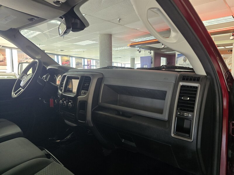 2017 RAM 1500 Express-CREW CAB-4X4-HEMI - Photo 12 - Hamilton, OH 45015