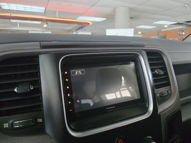 2017 RAM 1500 Express-CREW CAB-4X4-HEMI - Photo 23 - Hamilton, OH 45015