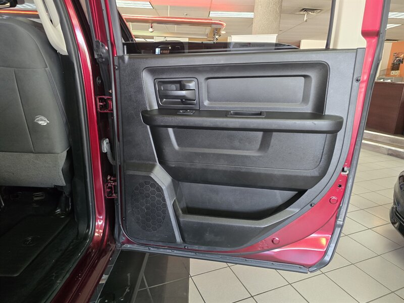 2017 RAM 1500 Express-CREW CAB-4X4-HEMI - Photo 14 - Hamilton, OH 45015
