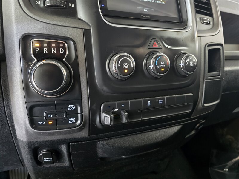 2017 RAM 1500 Express-CREW CAB-4X4-HEMI - Photo 21 - Hamilton, OH 45015