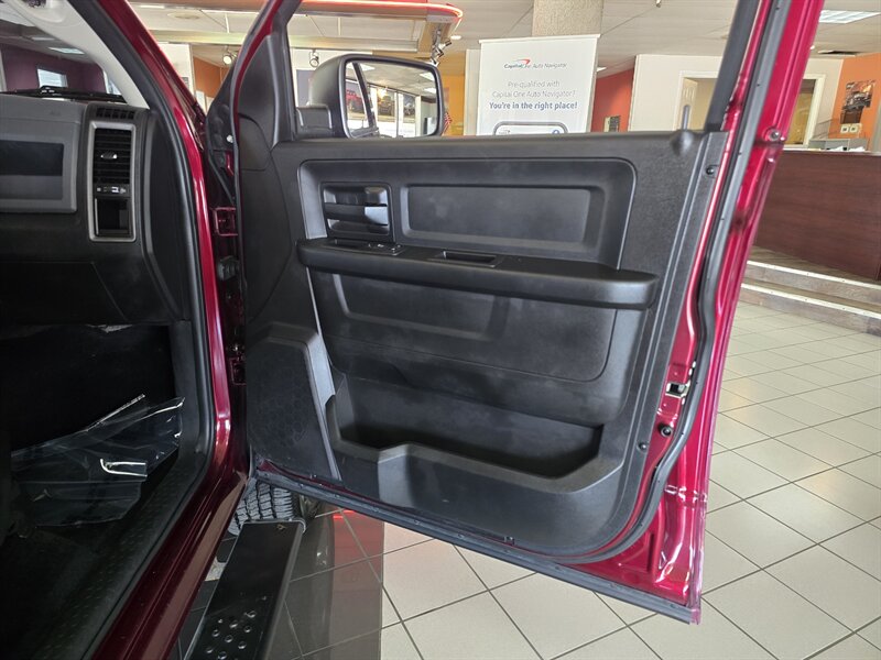 2017 RAM 1500 Express-CREW CAB-4X4-HEMI - Photo 11 - Hamilton, OH 45015