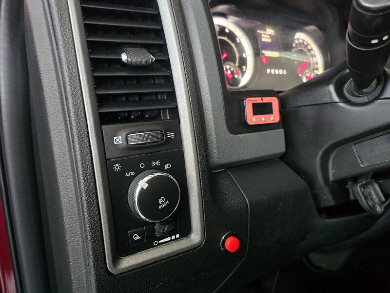 2017 RAM 1500 Express-CREW CAB-4X4-HEMI - Photo 17 - Hamilton, OH 45015