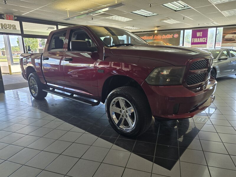 2017 RAM 1500 Express-CREW CAB-4X4-HEMI - Photo 2 - Hamilton, OH 45015