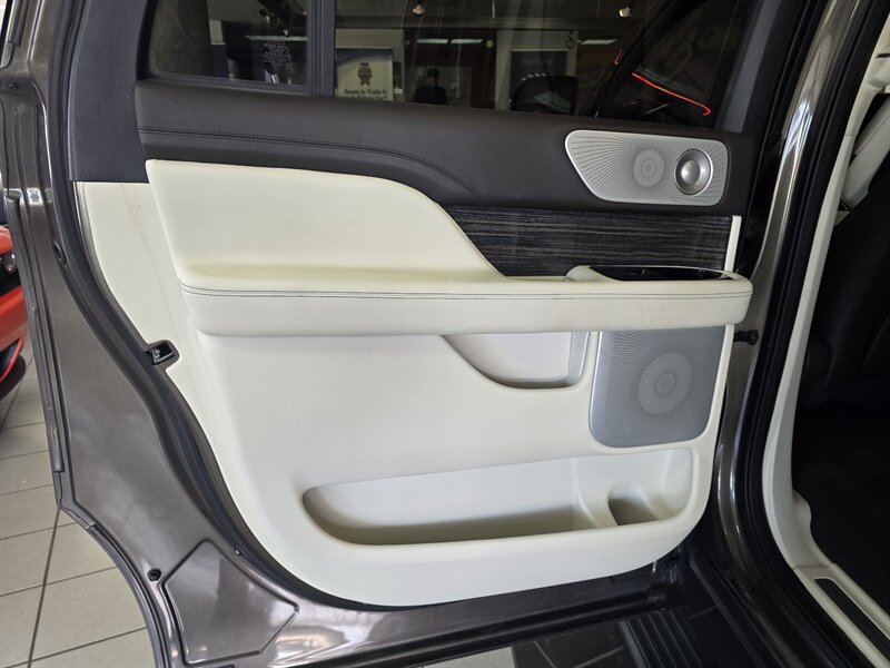 2018 Lincoln Navigator L Black Label 4DR SUX 4X4/V6 - Photo 10 - Hamilton, OH 45015