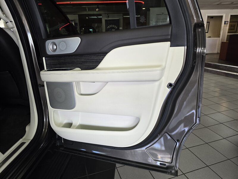 2018 Lincoln Navigator L Black Label 4DR SUX 4X4/V6 - Photo 21 - Hamilton, OH 45015