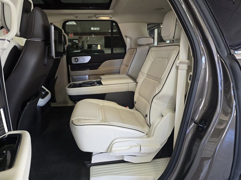 2018 Lincoln Navigator L Black Label 4DR SUX 4X4/V6 - Photo 12 - Hamilton, OH 45015