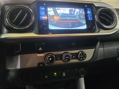 2017 Toyota Tacoma SR5 V6 4DR CREW CAB/V6   - Photo 22 - Hamilton, OH 45015