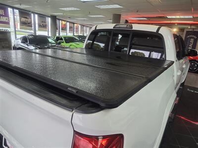 2017 Toyota Tacoma SR5 V6 4DR CREW CAB/V6   - Photo 34 - Hamilton, OH 45015