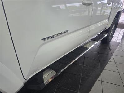 2017 Toyota Tacoma SR5 V6 4DR CREW CAB/V6   - Photo 29 - Hamilton, OH 45015