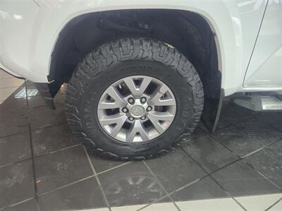 2017 Toyota Tacoma SR5 V6 4DR CREW CAB/V6   - Photo 36 - Hamilton, OH 45015