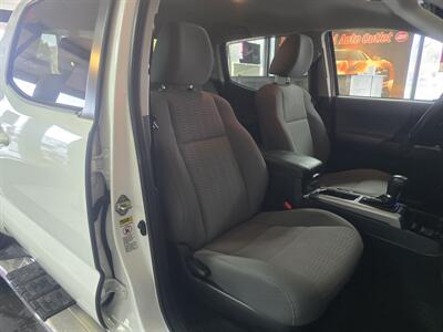 2017 Toyota Tacoma SR5 V6 4DR CREW CAB/V6   - Photo 13 - Hamilton, OH 45015