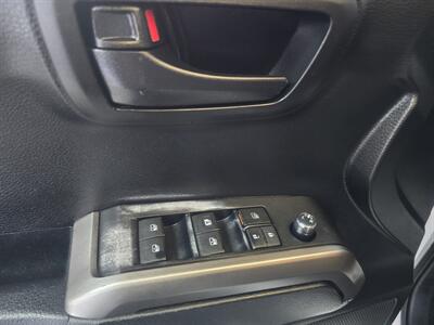 2017 Toyota Tacoma SR5 V6 4DR CREW CAB/V6   - Photo 16 - Hamilton, OH 45015