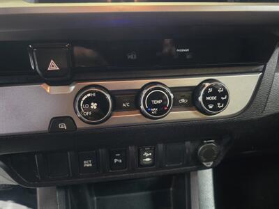 2017 Toyota Tacoma SR5 V6 4DR CREW CAB/V6   - Photo 18 - Hamilton, OH 45015