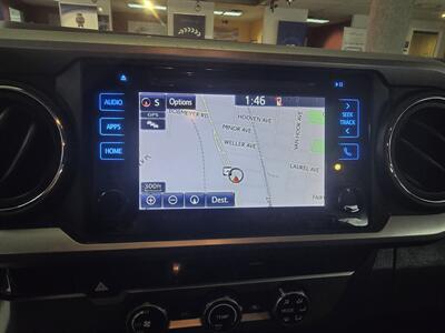 2017 Toyota Tacoma SR5 V6 4DR CREW CAB/V6   - Photo 24 - Hamilton, OH 45015