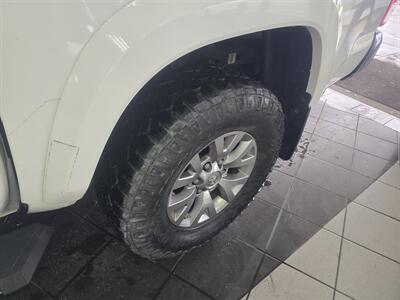 2017 Toyota Tacoma SR5 V6 4DR CREW CAB/V6   - Photo 30 - Hamilton, OH 45015