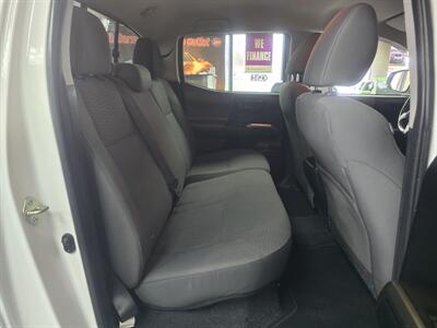 2017 Toyota Tacoma SR5 V6 4DR CREW CAB/V6   - Photo 15 - Hamilton, OH 45015