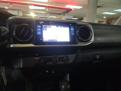 2017 Toyota Tacoma SR5 V6 4DR CREW CAB/V6   - Photo 25 - Hamilton, OH 45015