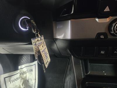 2017 Toyota Tacoma SR5 V6 4DR CREW CAB/V6   - Photo 20 - Hamilton, OH 45015