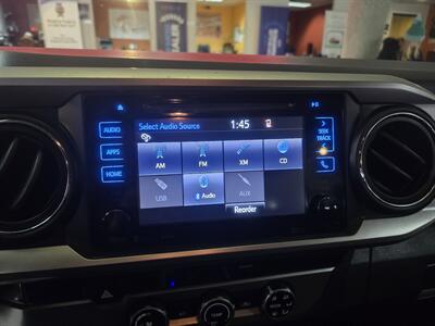2017 Toyota Tacoma SR5 V6 4DR CREW CAB/V6   - Photo 17 - Hamilton, OH 45015