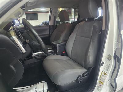 2017 Toyota Tacoma SR5 V6 4DR CREW CAB/V6   - Photo 8 - Hamilton, OH 45015