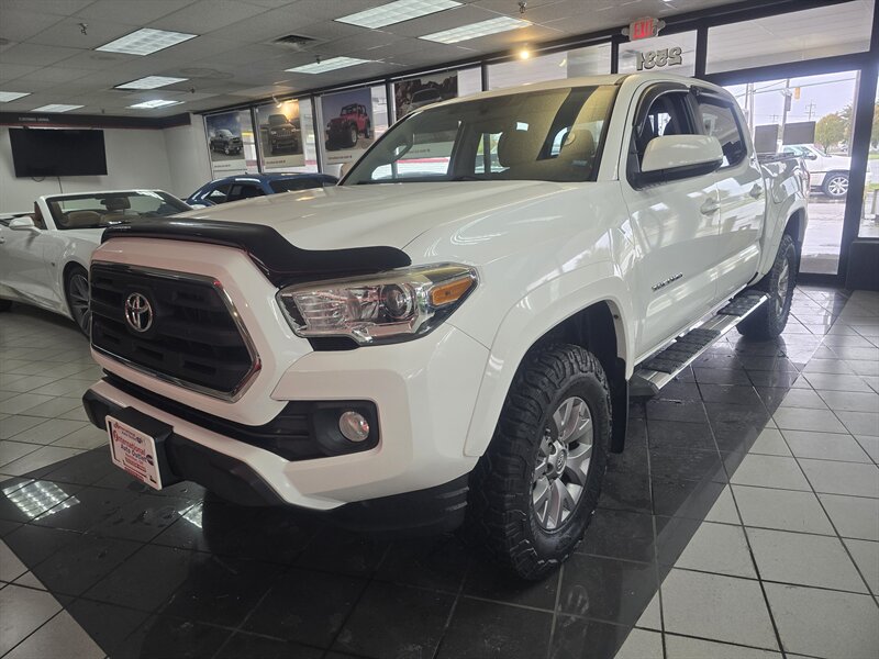 2017 Toyota Tacoma SR5 V6 4DR CREW CAB/V6   - Photo 1 - Hamilton, OH 45015